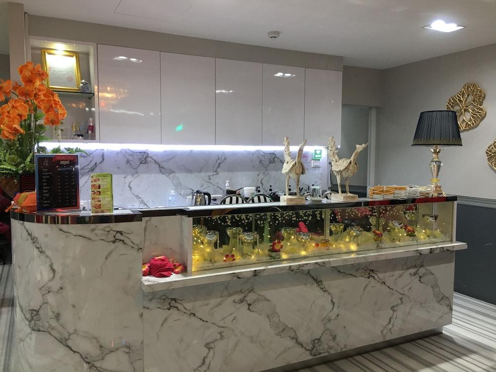 Отель High Airport Link Hotel,