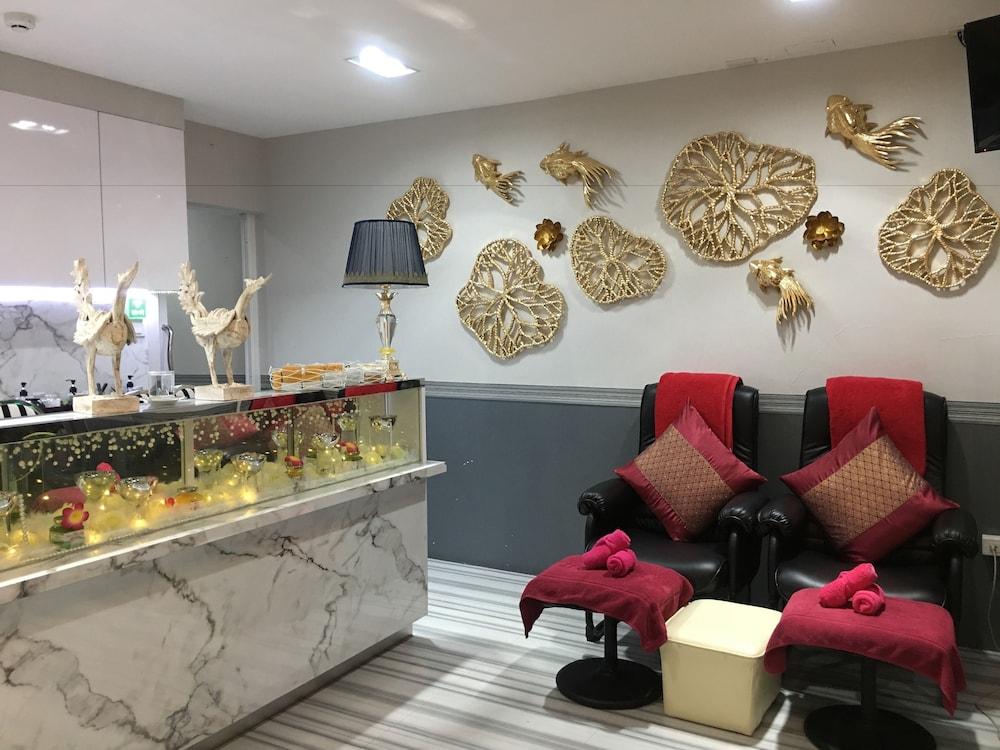 Отель High Airport Link Hotel,